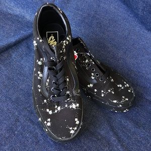 Black floral vans 🤍🖤